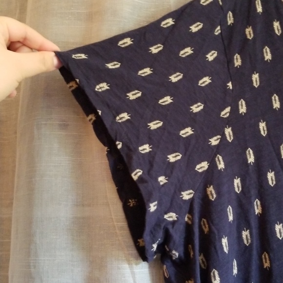 Navy Blue Feather T-shirt with pocket - Picture 3 of 4